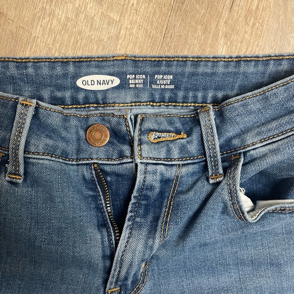Old Navy Mid-Rise Pop Icon Skinny Jeans - Picture 2 of 3